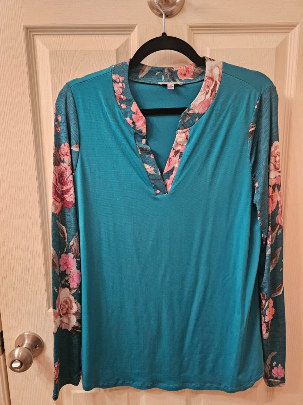 NWOT White Birch Small Teal Green Long Sleeve Blouse w / Floral Detail